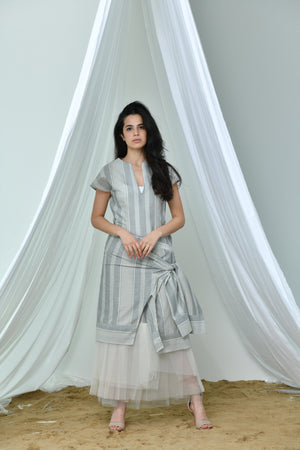 Mesh striped grey
