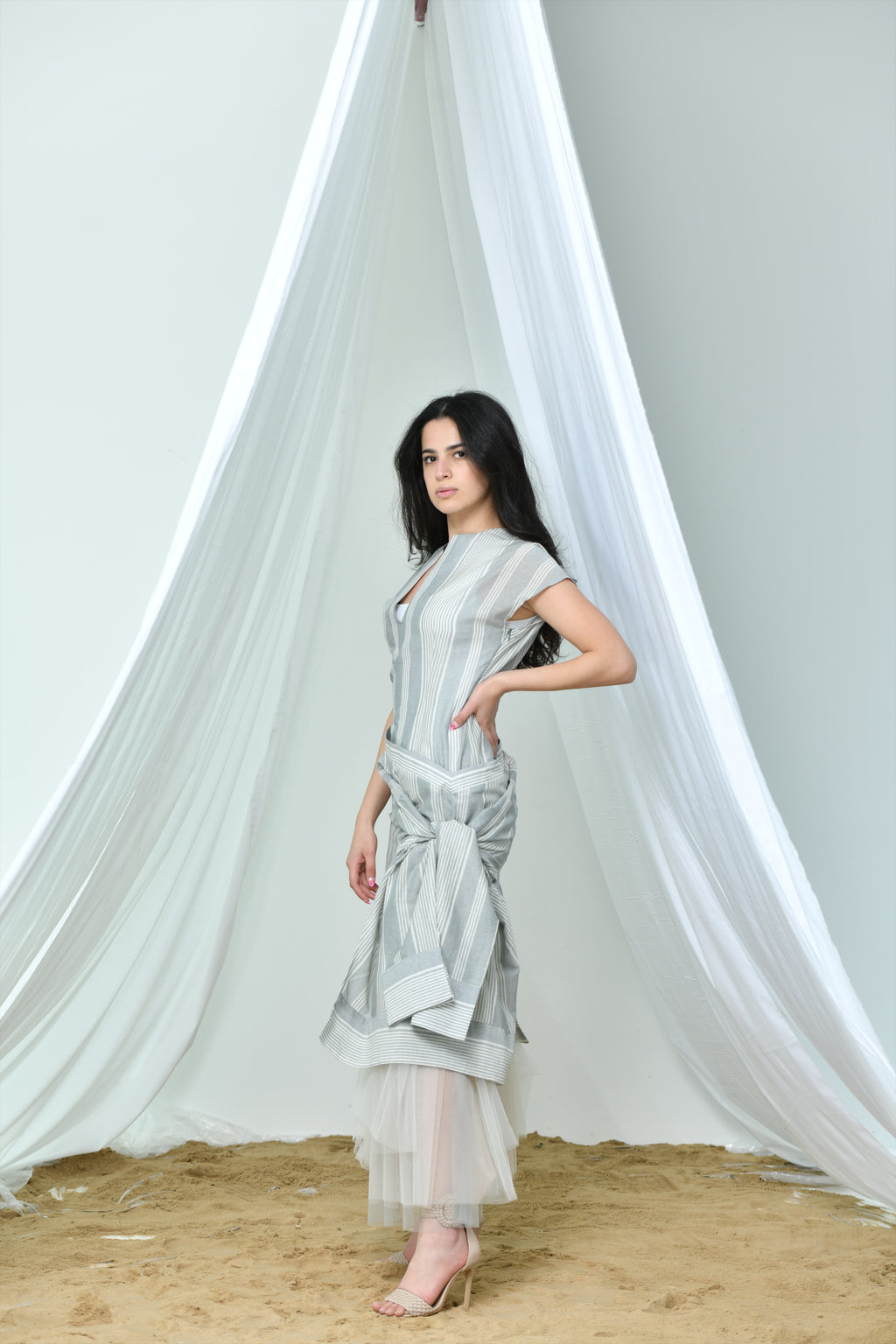 Mesh striped grey